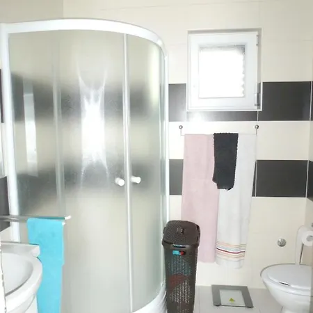 One Bedroom At 300 M Away From The With Furnished Terrace And Wifi Appartamento Nin