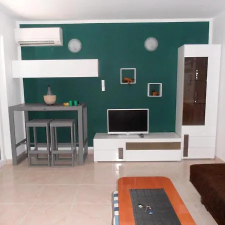 One Bedroom At 300 M Away From The With Furnished Terrace And Wifi * Nin