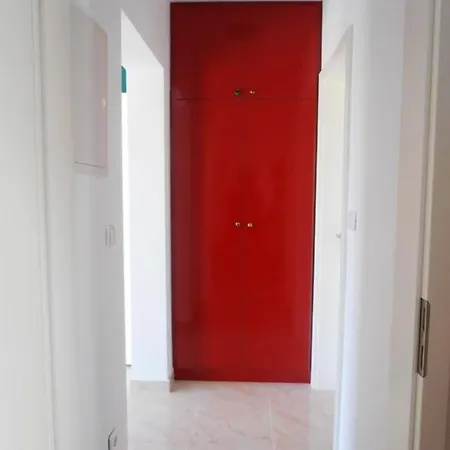 One Bedroom At 300 M Away From The With Furnished Terrace And Wifi Appartamento *