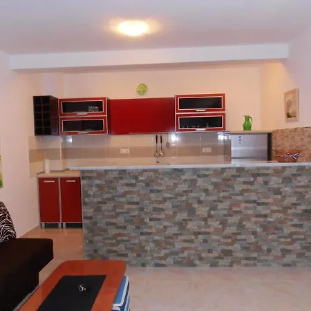 One Bedroom At 300 M Away From The With Furnished Terrace And Wifi *