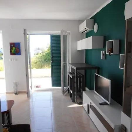 One Bedroom At 300 M Away From The With Furnished Terrace And Wifi Apartment Nin